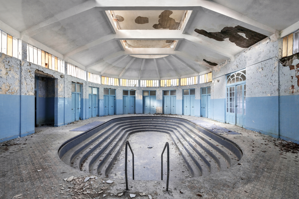 Giant pool of abandoned thermal baths in the French countryside