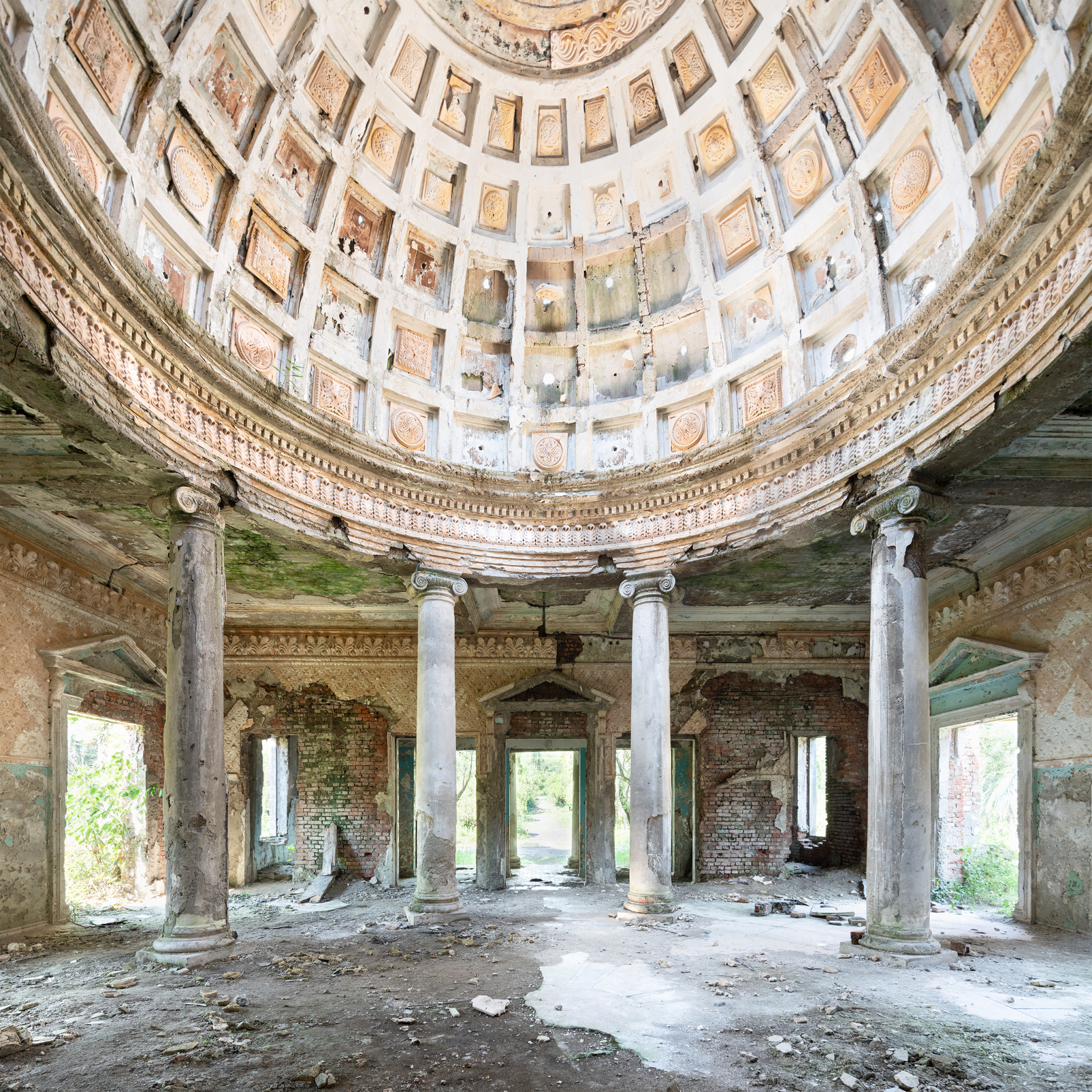 Abandoned beautiful baths with insane architecture in rural Georgia