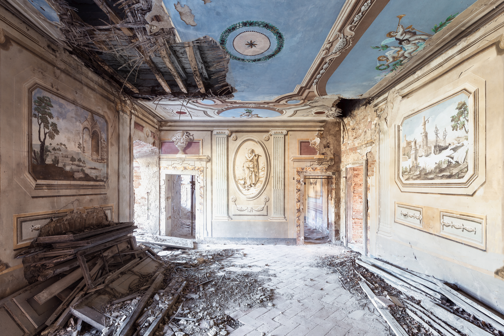 Illusione - Abandoned Villa in Italy