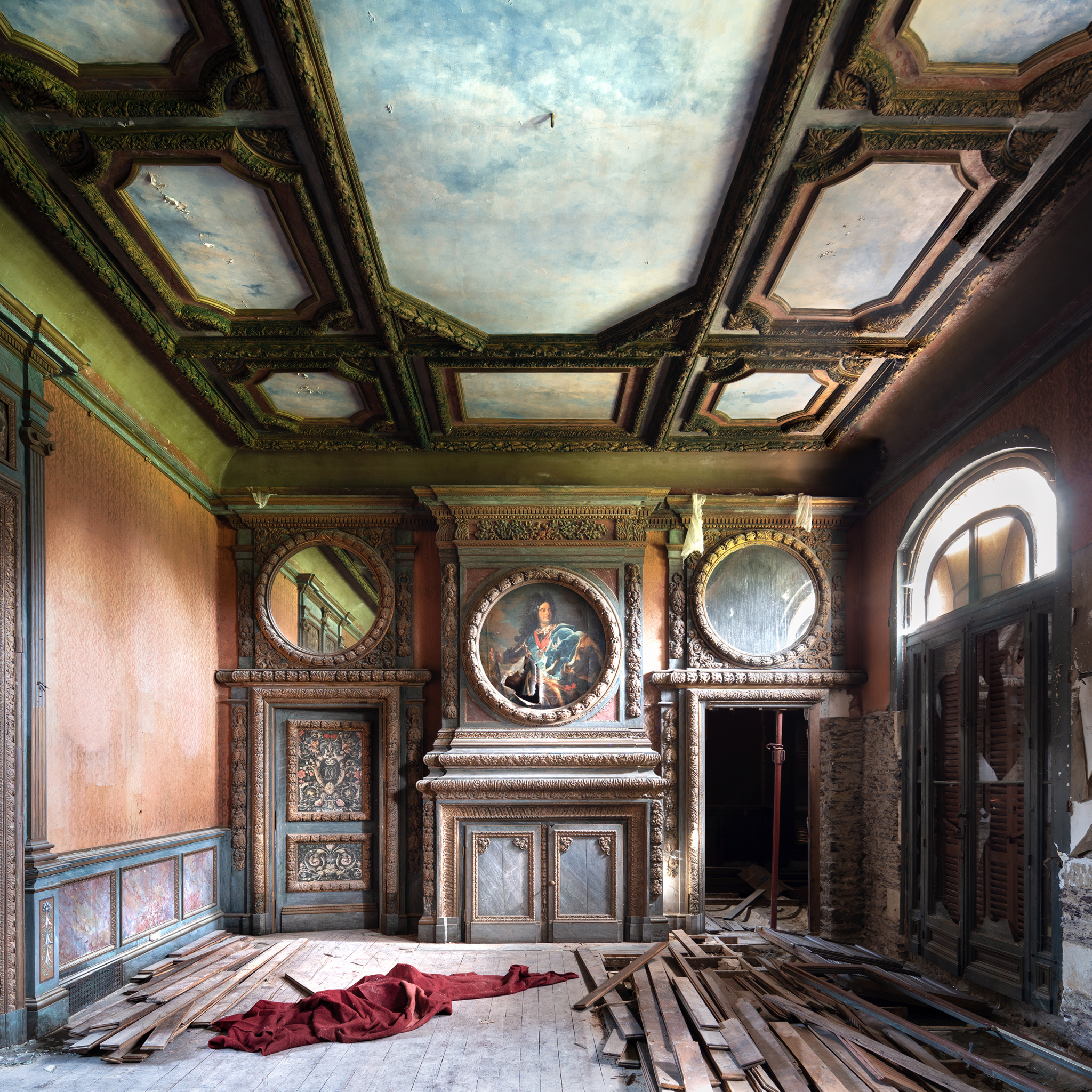 La Decadente Aristocrazia - Abandoned castle in France