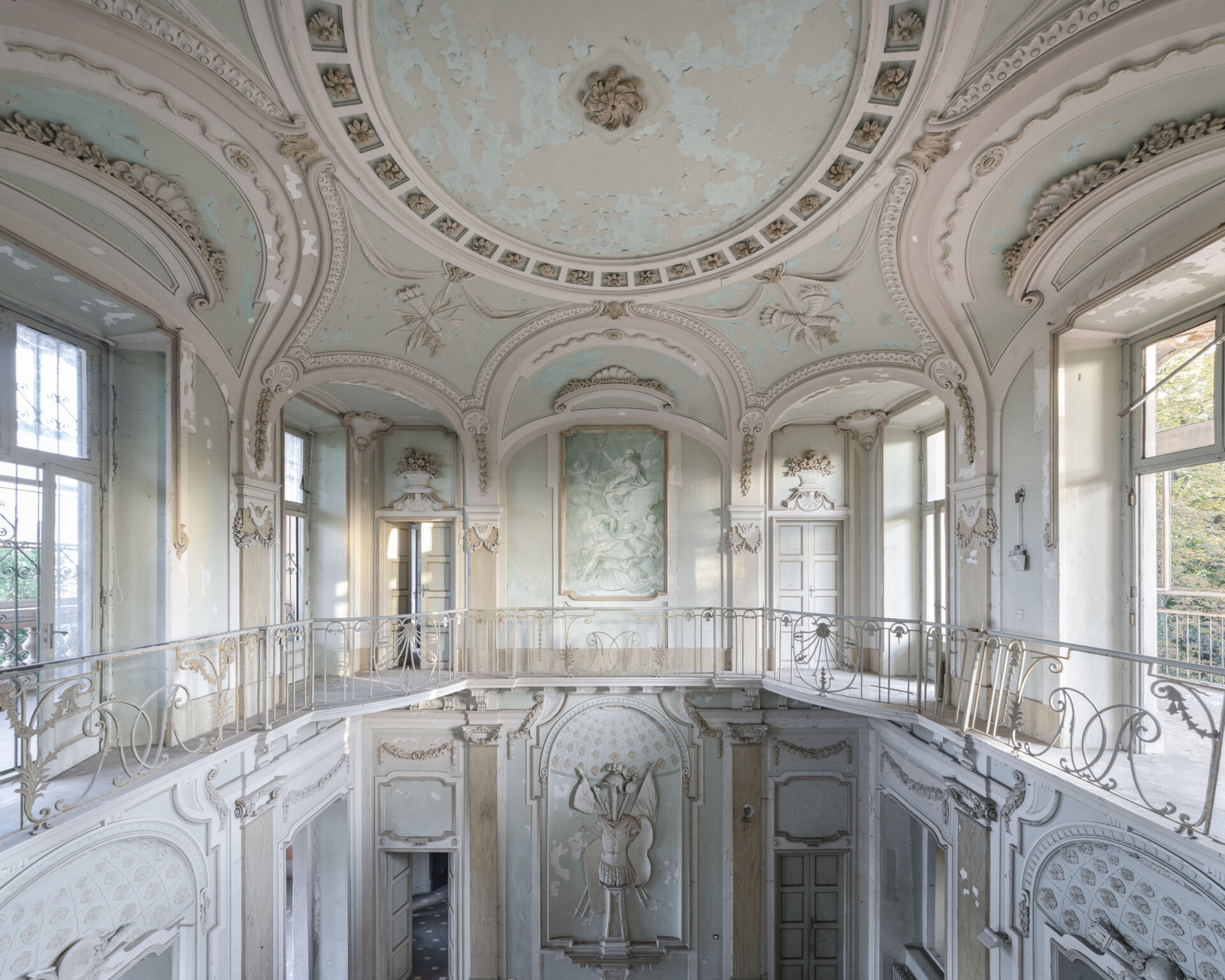 Mint - Abandoned Villa in Italy