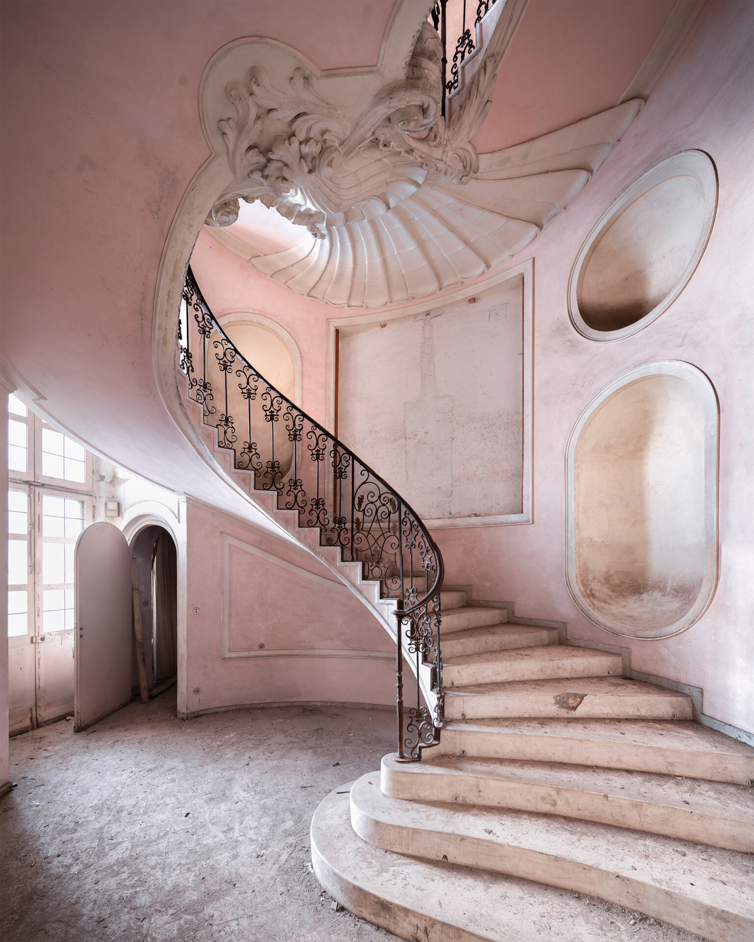 Désenchantée - Abandoned Villa in Italy