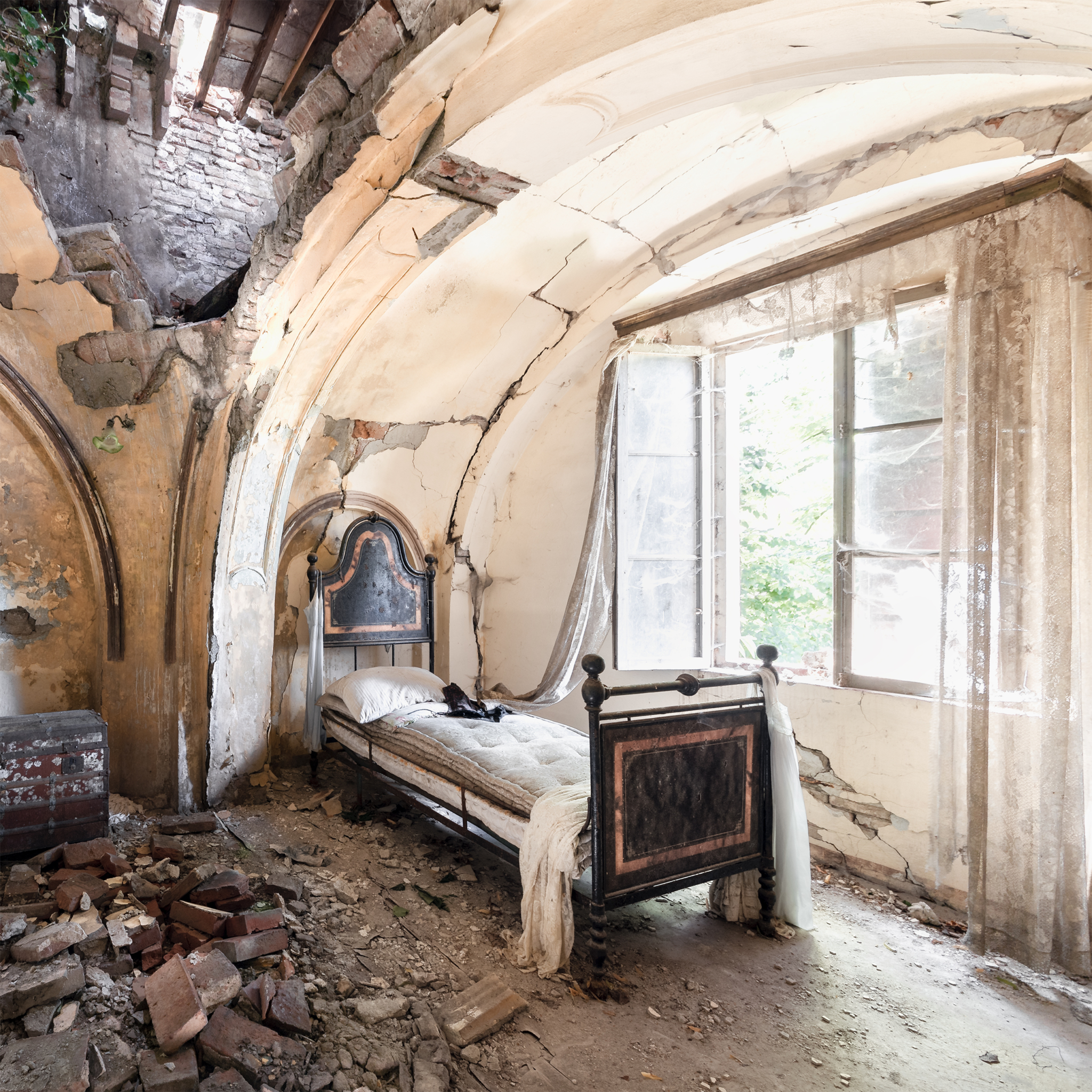 Angeli - Abandoned Villa in Italy