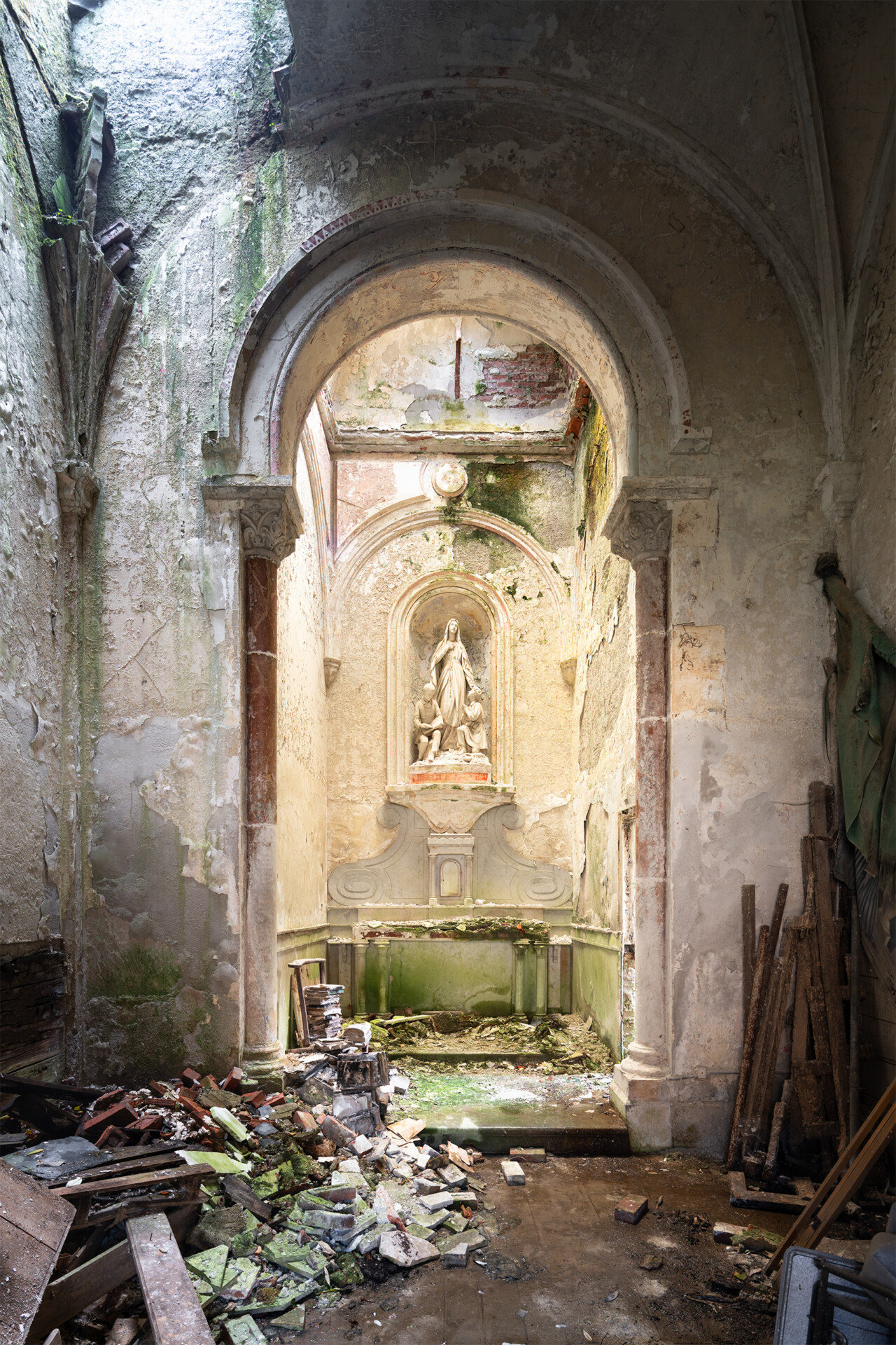 Abandoned small chapel inside an old boarding school